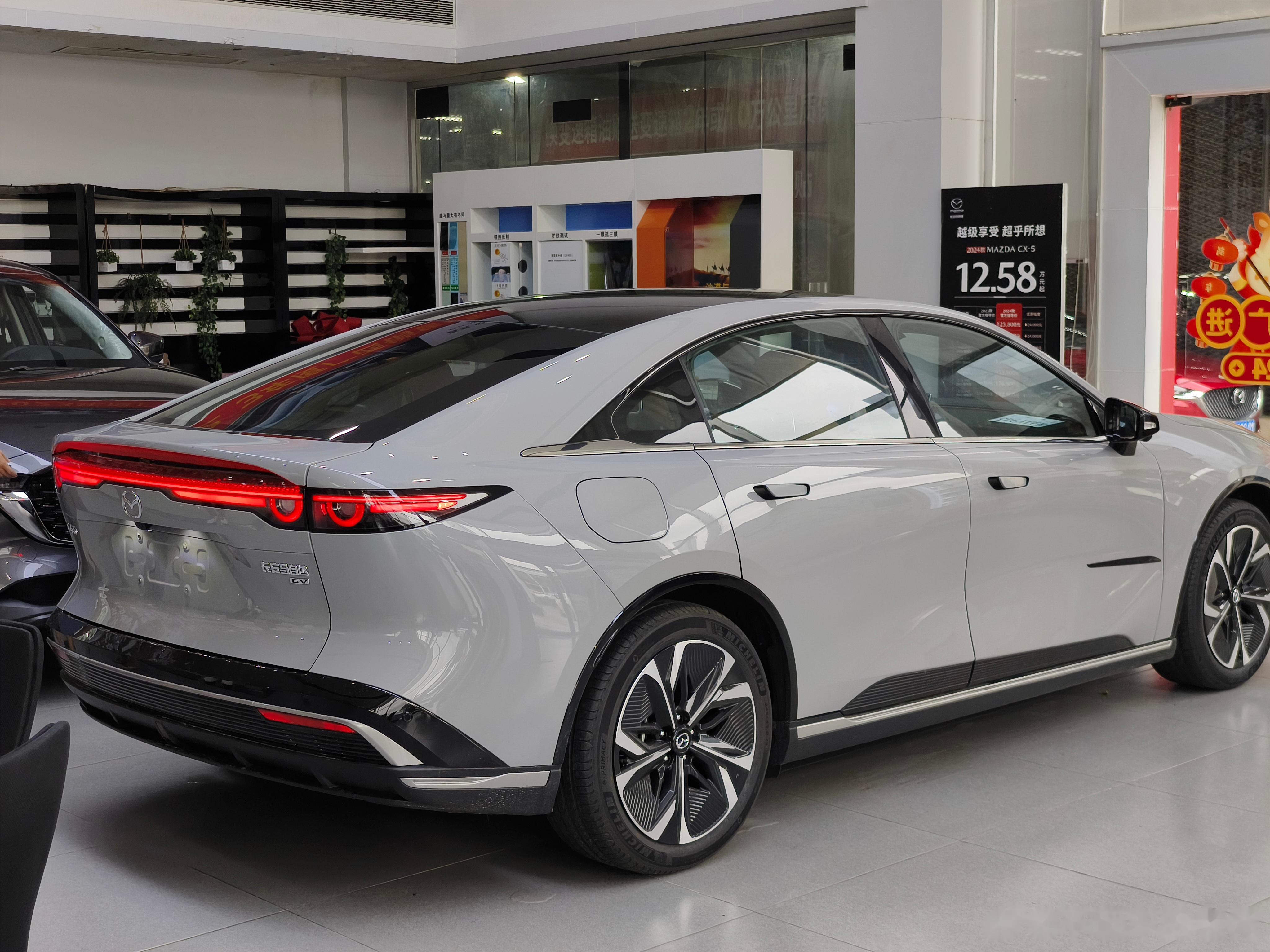 MAZDA EZ-6新增鹭羽白内饰 补贴后9.98万元起
