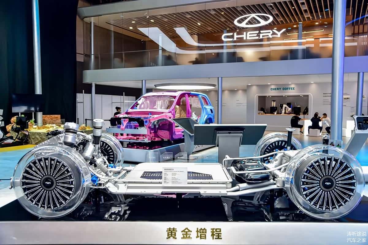 奇瑞汽车携全新QQ双子星亮相成都车展 向网友征集车型命名