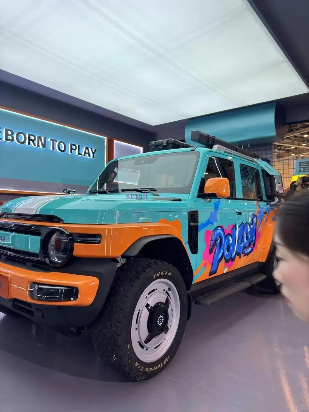 iCAR V23改装家族高能登陆成都车展，赛博版首秀亮相