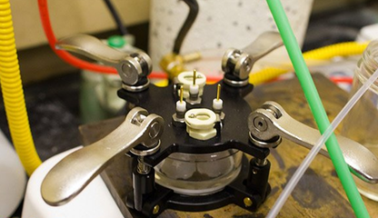 国外研究团队通过电极多孔性调控 使锂空气电池输出功率提升十倍国外研究团队通过电极多孔性调控 使锂空气电池输出功率提升十倍