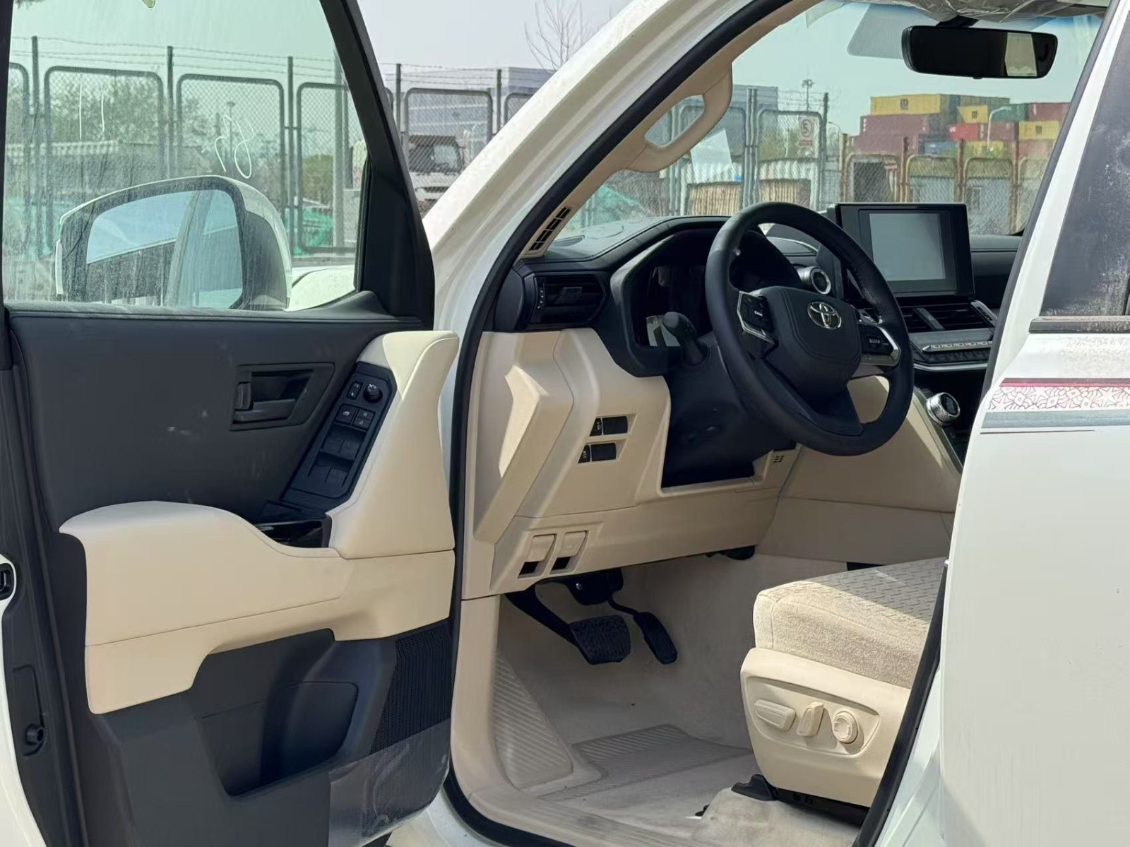 成都丰田兰德酷路泽中东版降价促销中 限时优惠高达34.8万元