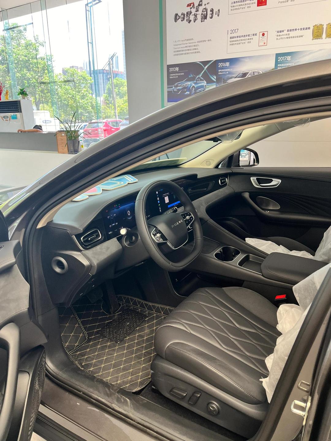 中大型混动轿车卖小车价!8.58万元的荣威M7 DMH目标是国民家轿