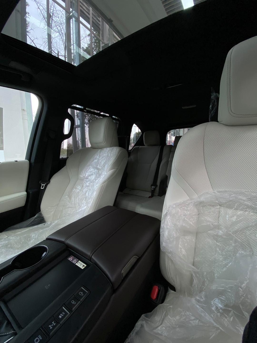 成都雷克萨斯LX中东版目前售价136万起 直降39万