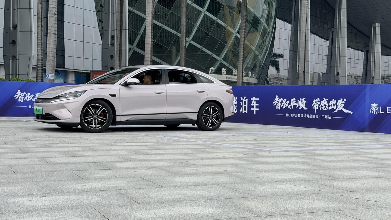 比亚迪秦L EV加推云辇型:定义10万级纯电新标杆