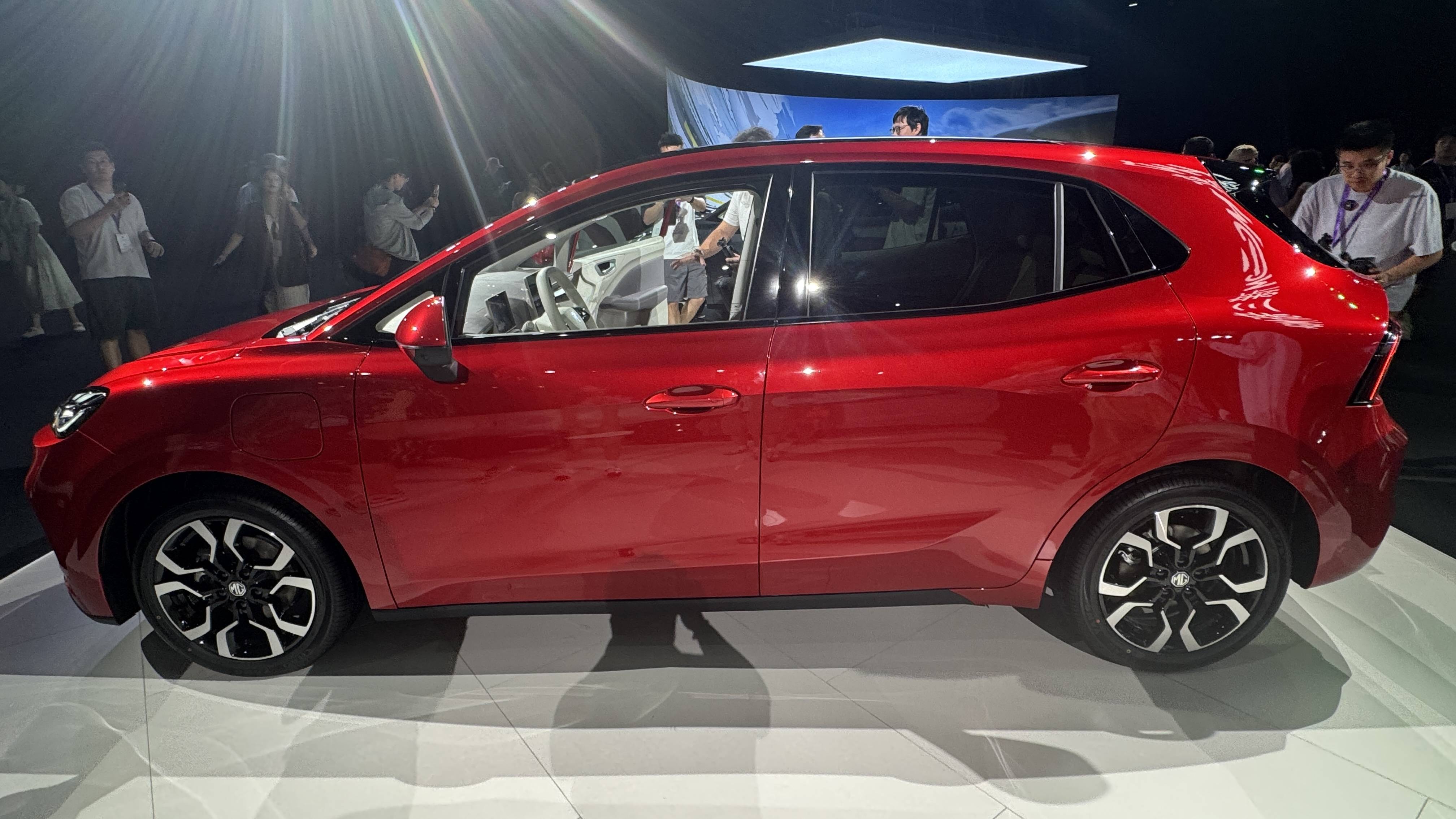 全新MG4上市24天交付破1万辆 补贴价6.58万起