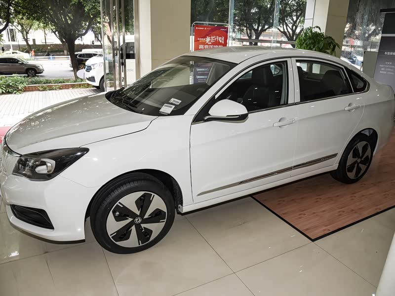 成都东风风神E70价格最低10.98万起 优惠高达3.30万