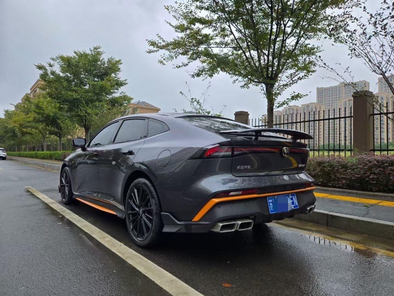 成都长安UNI-V最高让利2.20万元 仅9.39万可入手