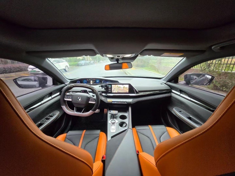 成都长安UNI-V最高让利2.20万元 仅9.39万可入手