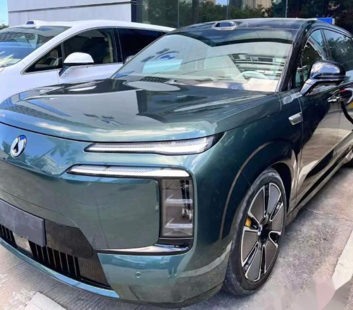 腾势N8L将9月26日开启预售 提供六座布局