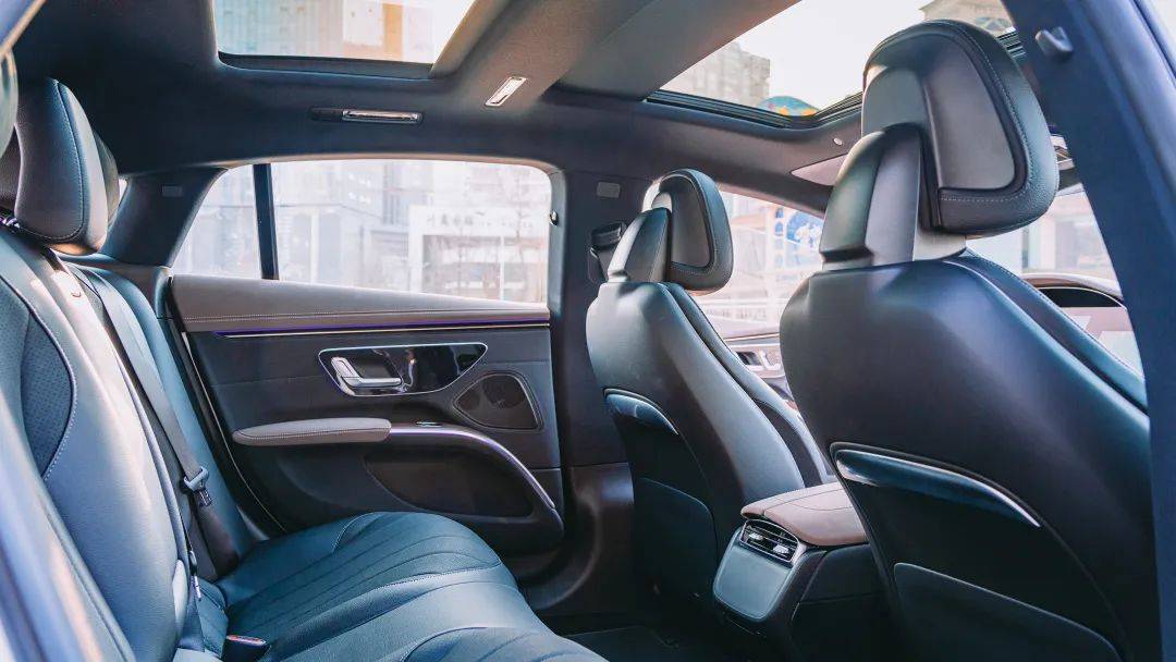 成都奔驰E级(进口)价格最低45.92万起 暂无优惠