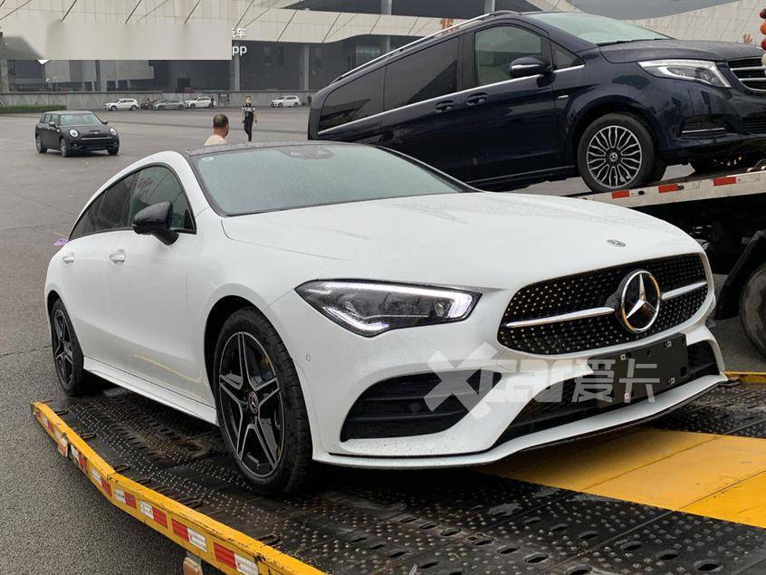 成都奔驰E级(进口)价格最低45.92万起 暂无优惠