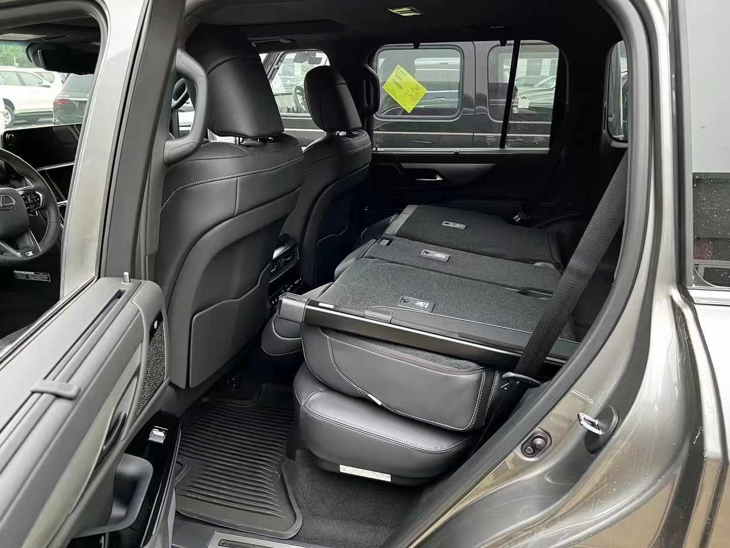 2024款雷克萨斯LX600中东配置价格解析