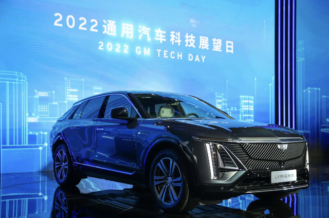 国际车企电动化退潮:700亿美元减值背后,谁在踩刹车?