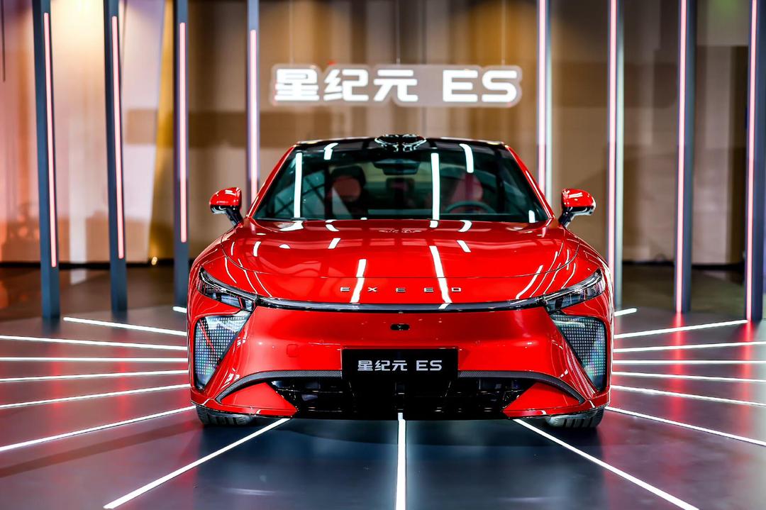 全新2025款星纪元ES纯电焕新上市 18.98万元起售