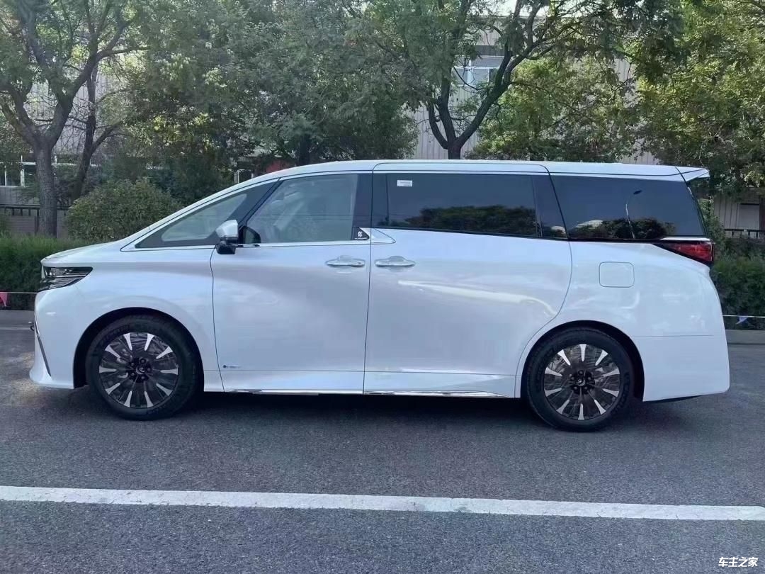 2025新款埃尔法最新报价81万起 欢迎上门试驾