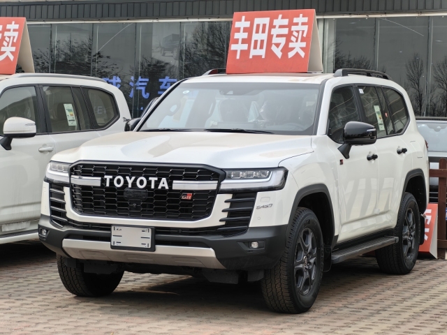 全新丰田酷路泽LC300怎么卖 动力性能充足