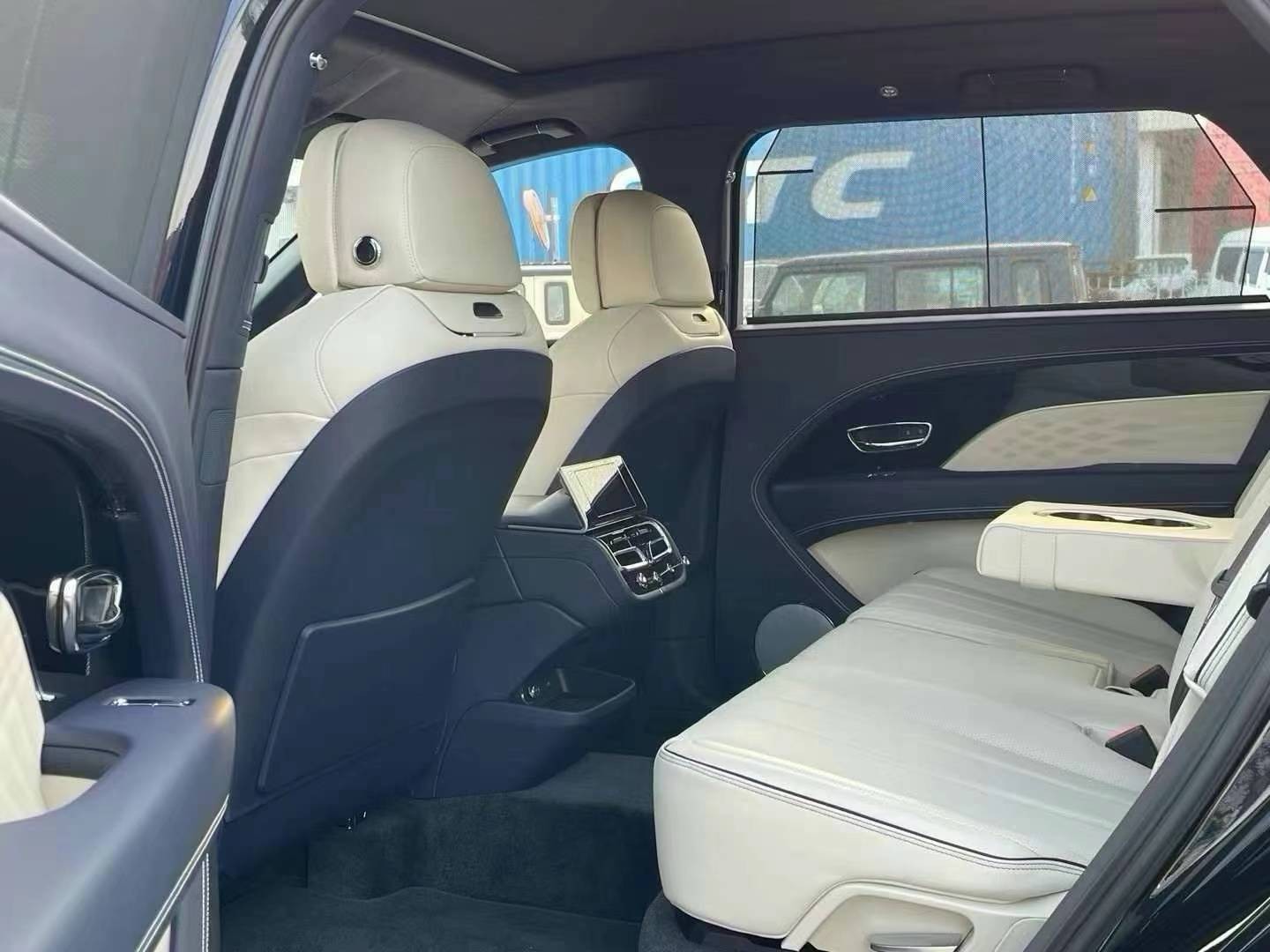 2024款宾利添越4.0V8豪华SUV值得推荐 售全国
