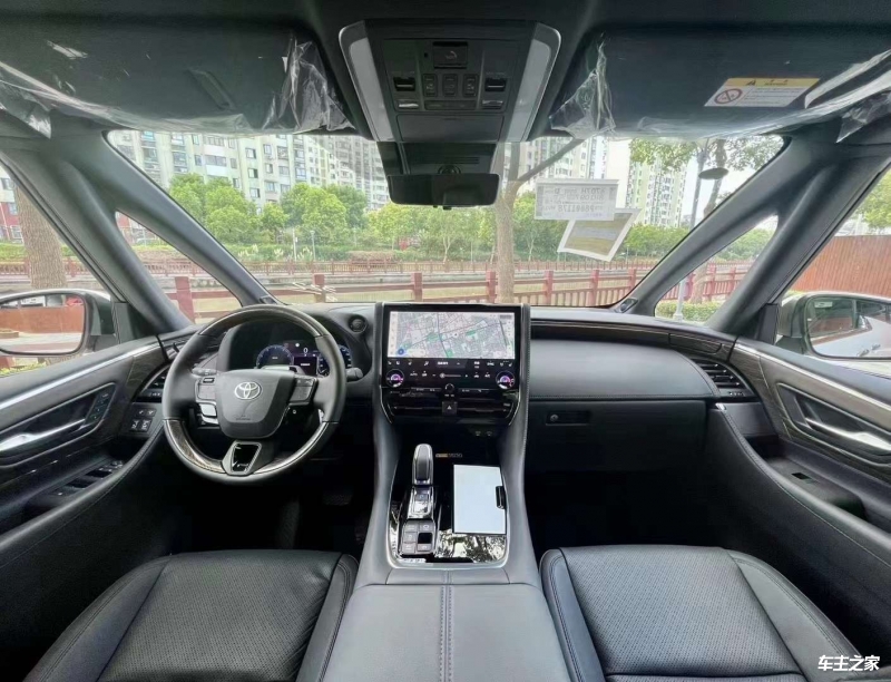 2024款丰田埃尔法商务车 舒适豪华旗舰车型