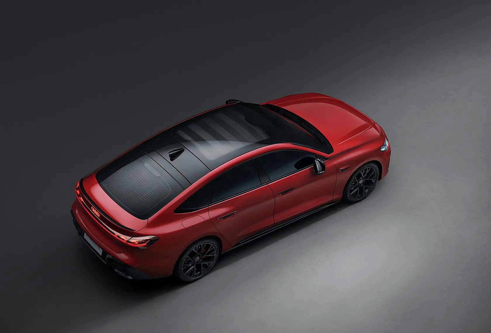 德系豪华车格局生变！奥迪A5L Sportback五大维度碾压宝马3系