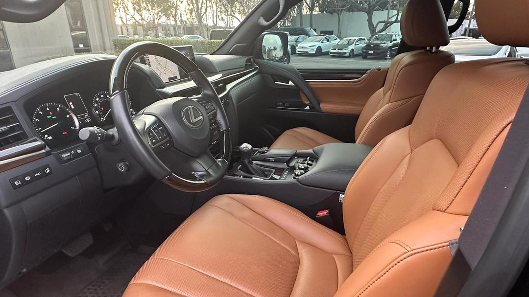 2024款雷克萨斯LX570 现车特价168万甩卖
