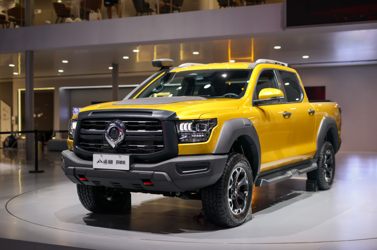 赛级皮卡V6火炮成都车展亮相 预售价22.98万