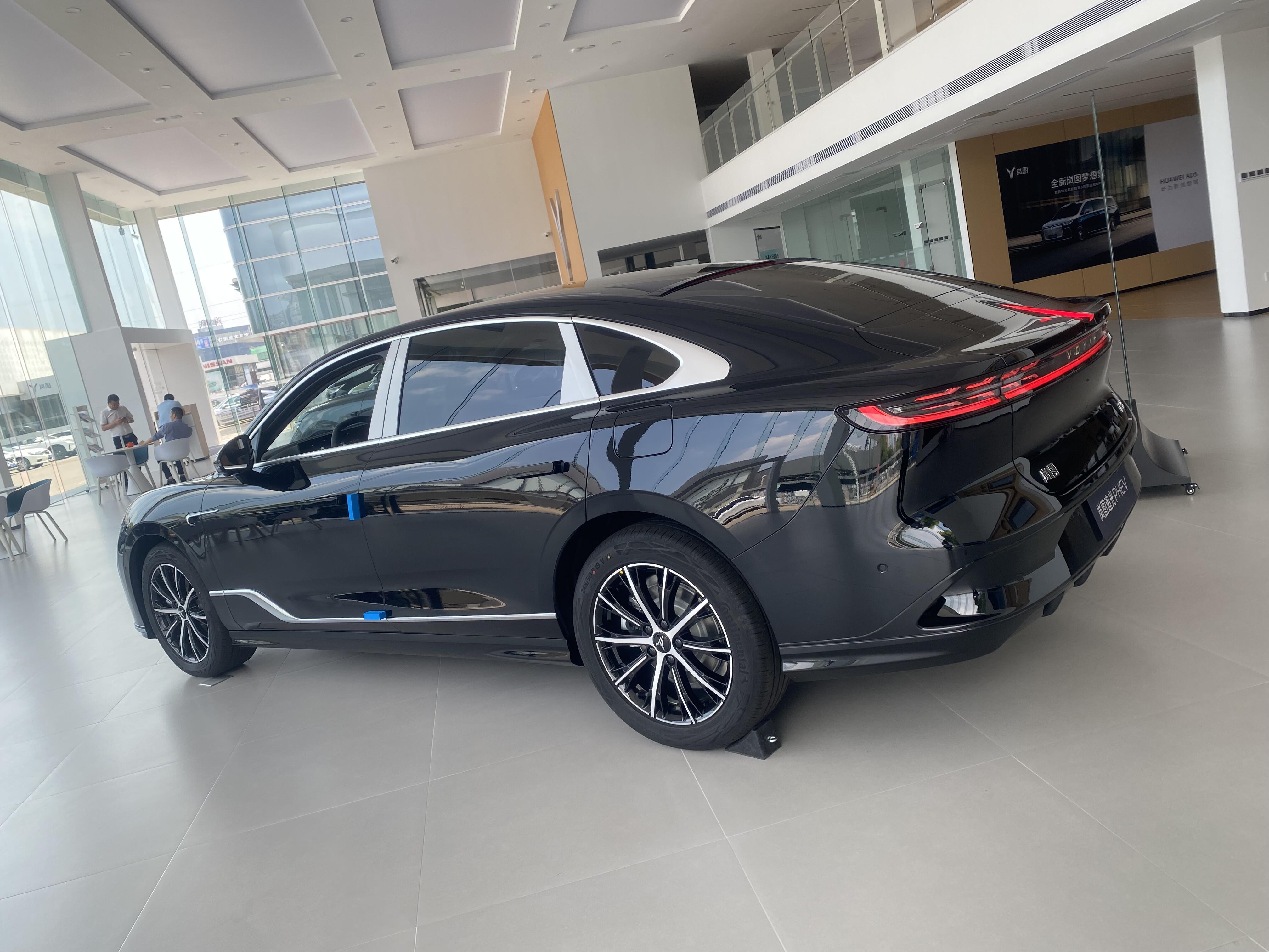 成都岚图追光价格最低25.28万起 暂无优惠