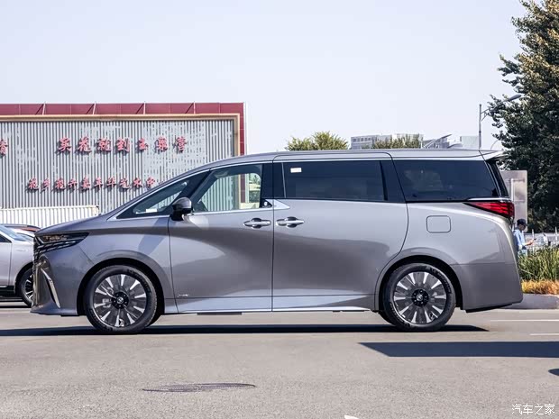 丰田(进口)埃尔法价格最低90万起售 欢迎上门试驾