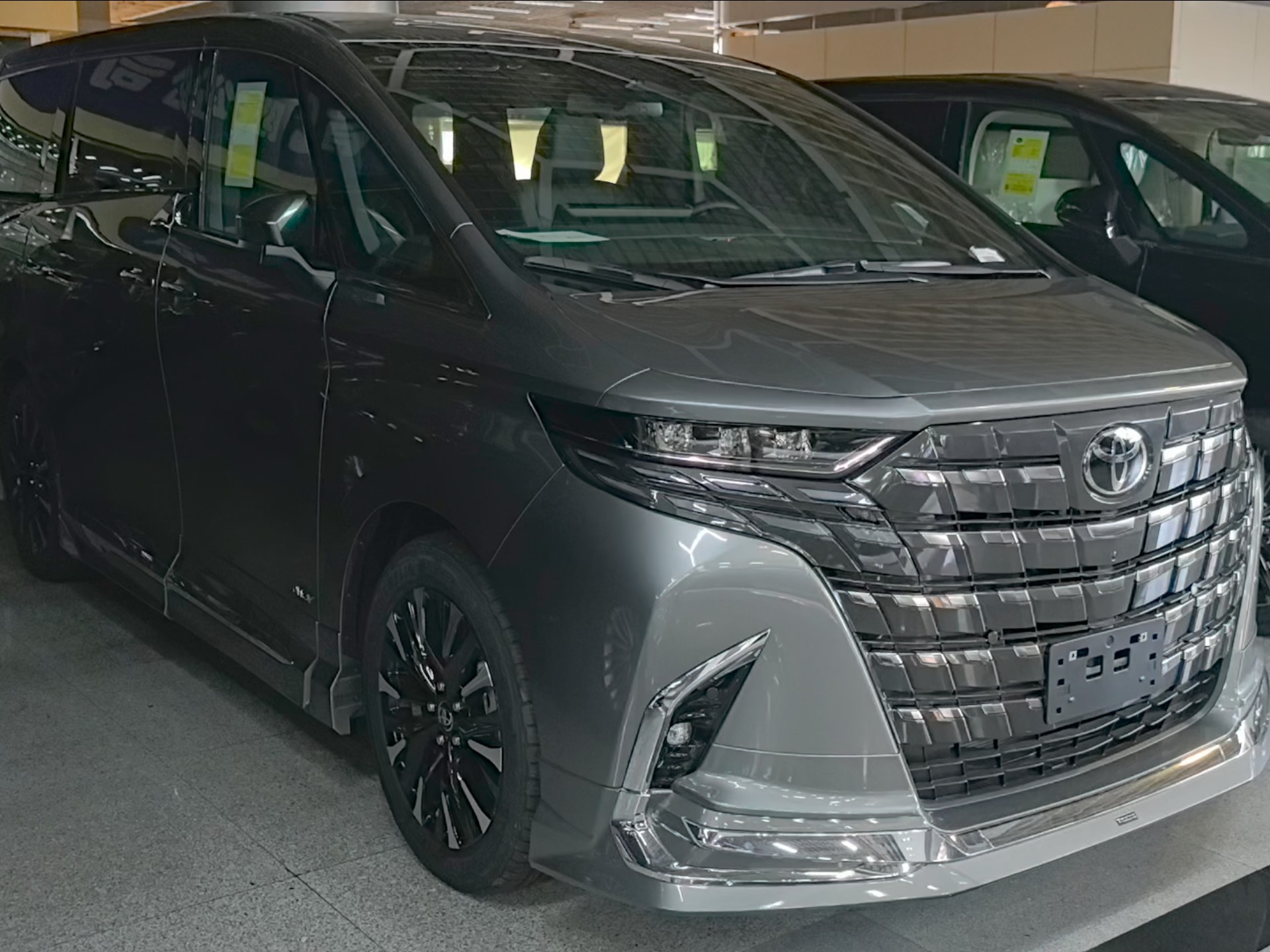 丰田(进口)埃尔法价格最低90万起售 欢迎上门试驾