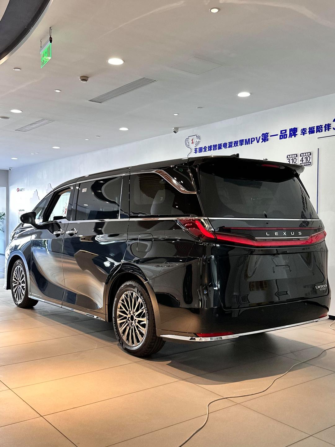 成都平行进口雷克萨斯LM亚洲版促销122万起 欢迎到店试驾