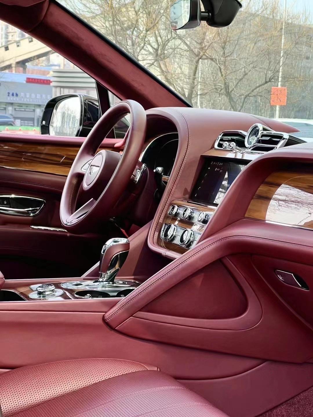 2024款宾利添越4.0V8外观内饰介绍 售全国