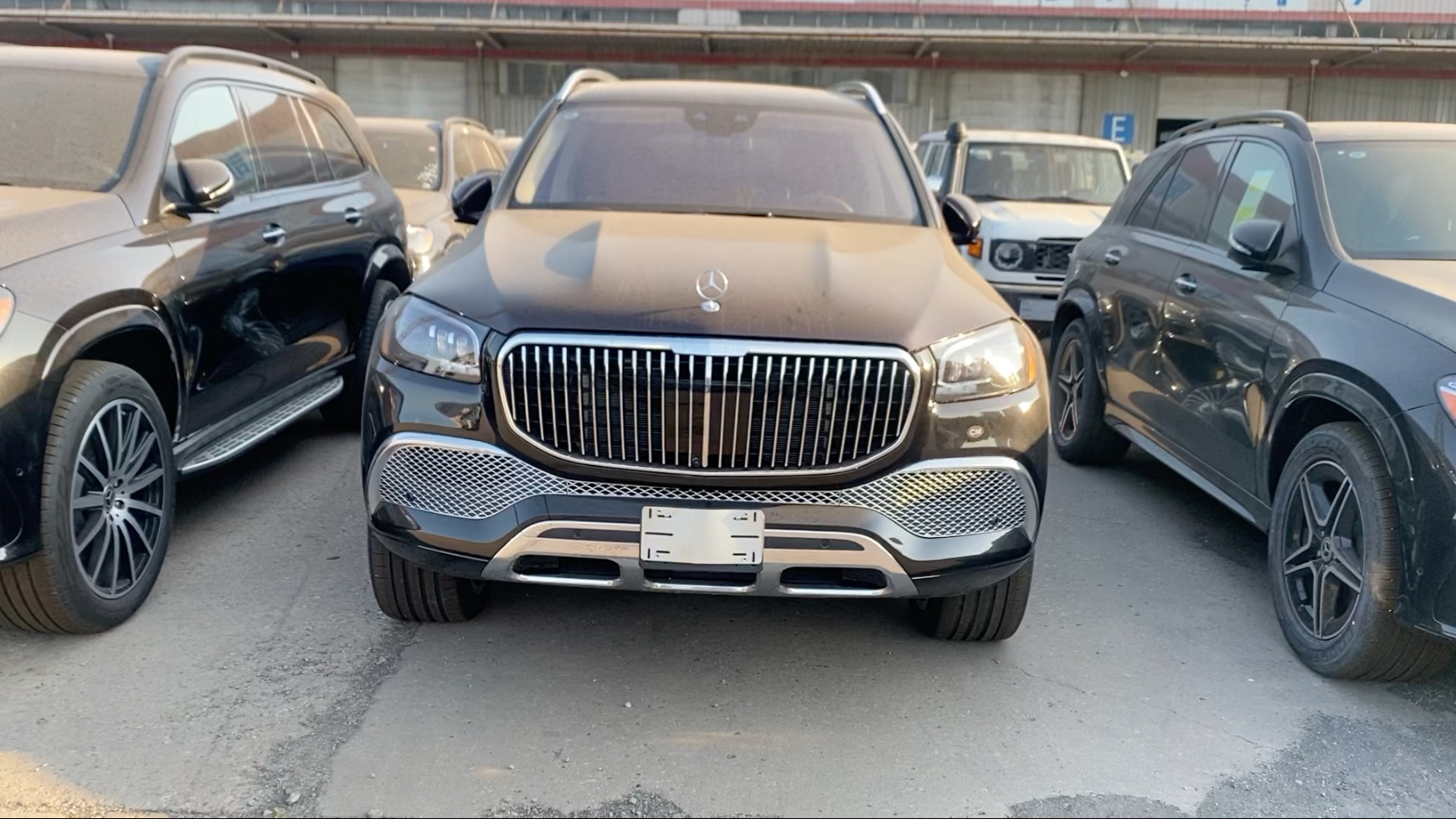 成都平行进口奔驰迈巴赫GLS级美版团购最高优惠40万