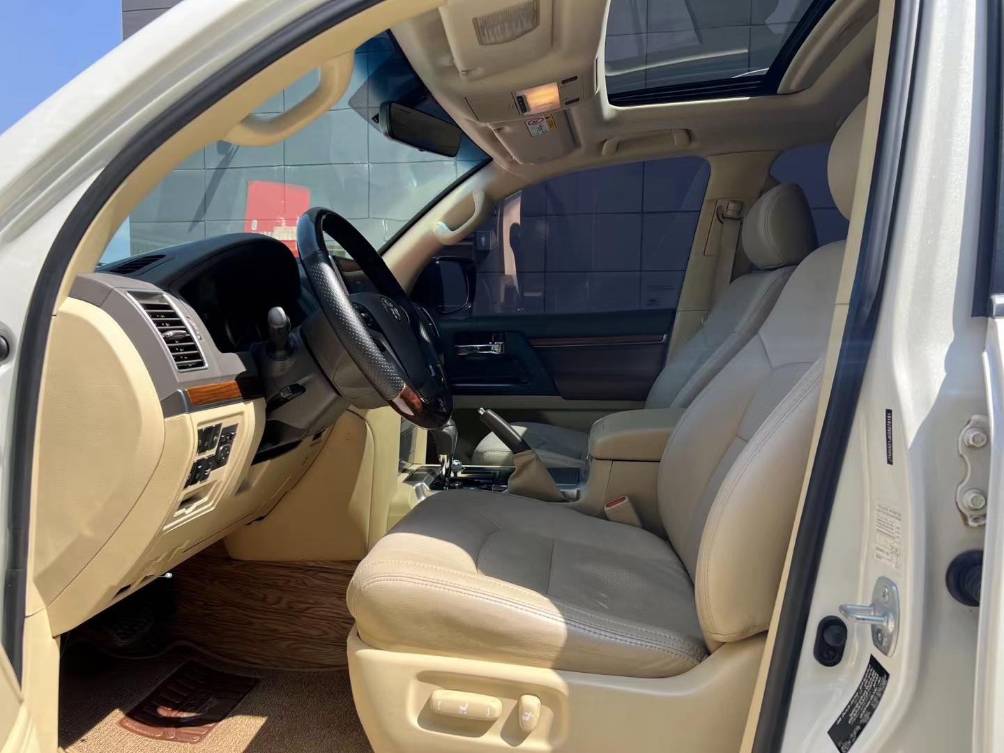 成都丰田兰德酷路泽中东版促销71万起