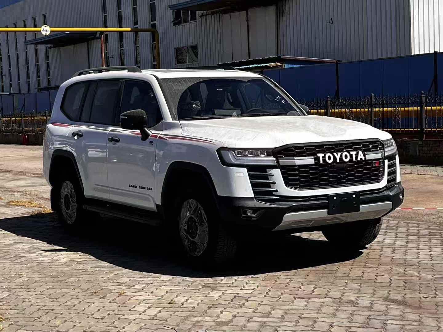 成都丰田兰德酷路泽中东版促销71万起