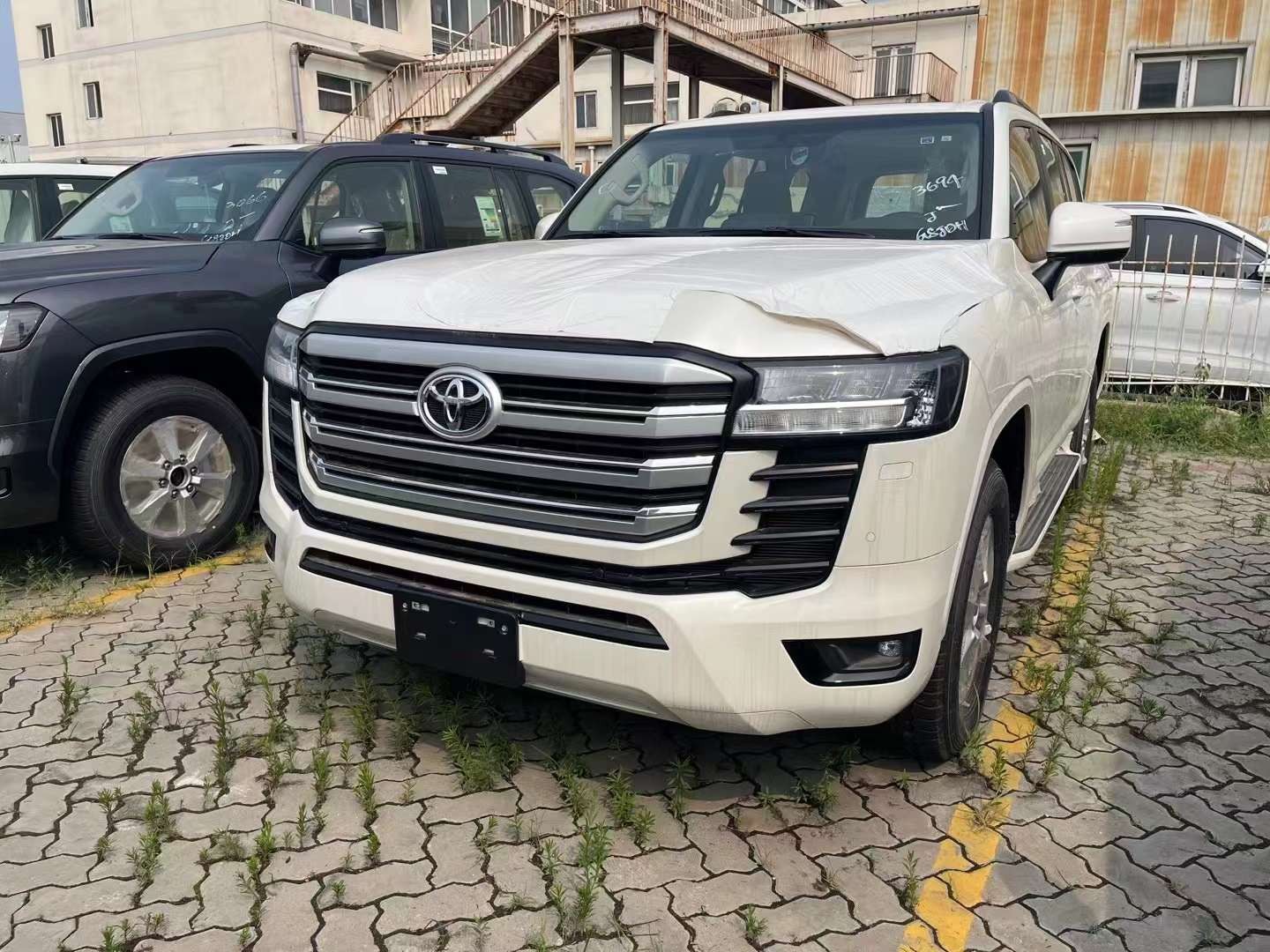 2023款丰田酷路泽FJ中东版国六第一批