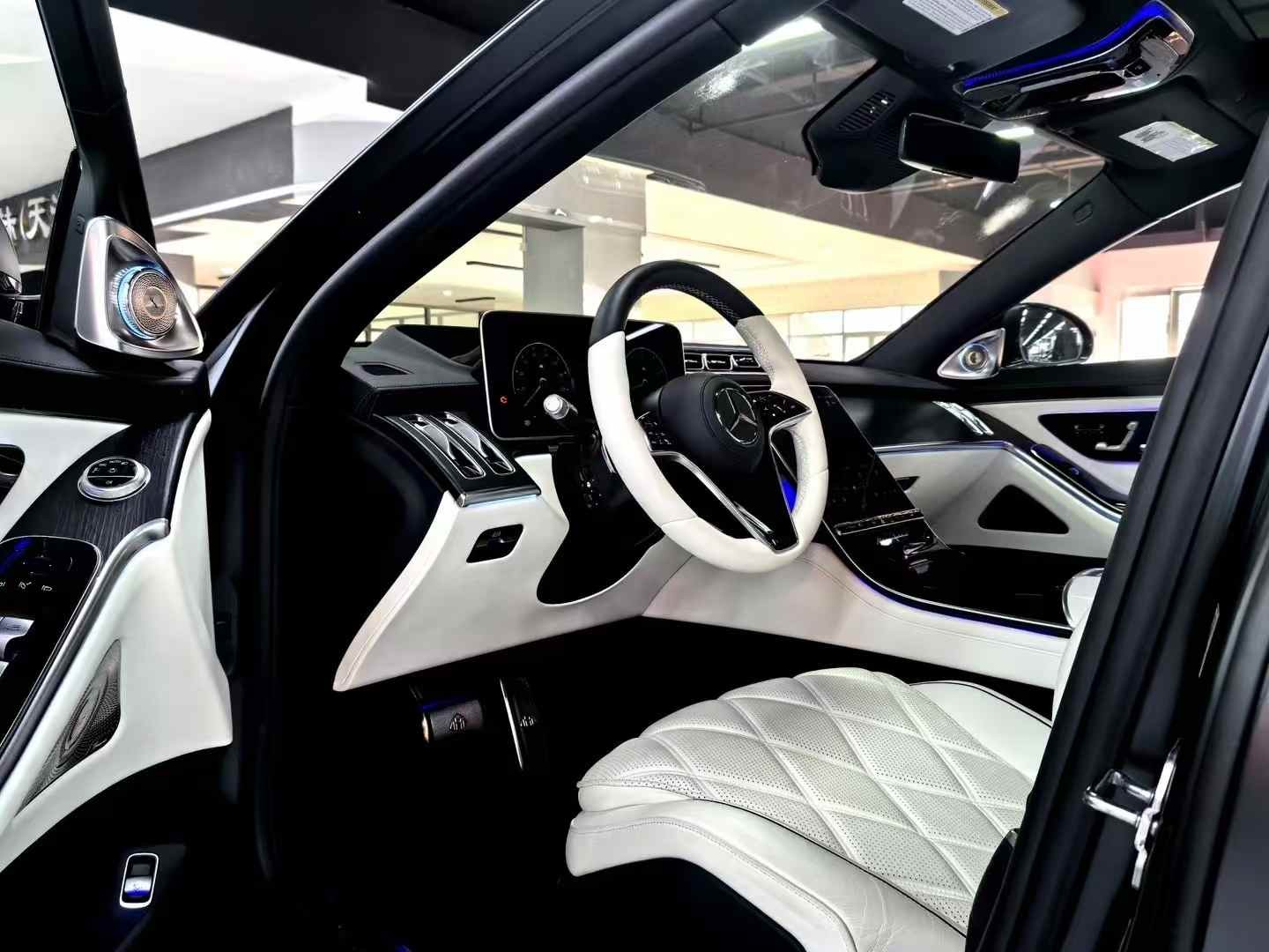 成都迈巴赫S级欧版团购最高优惠50万 售全国