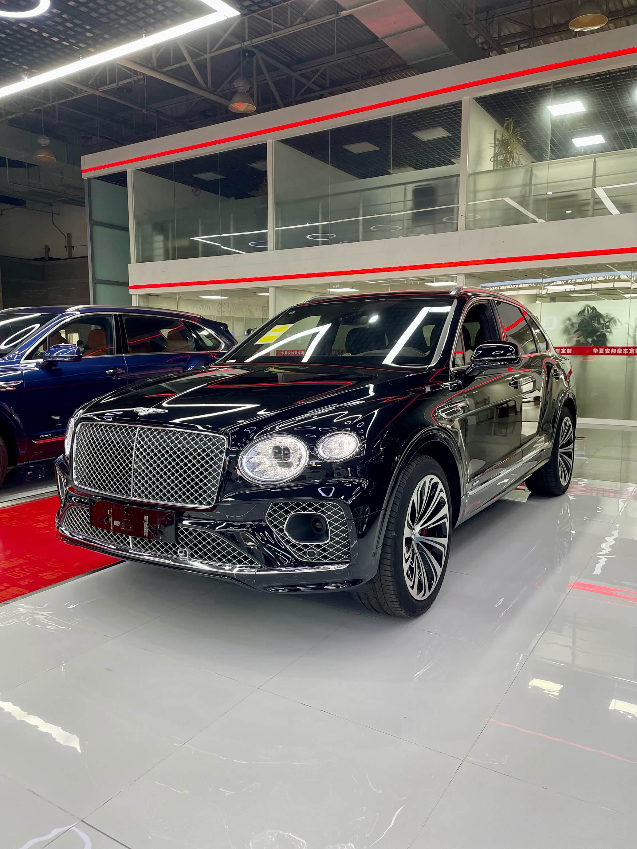 2024款宾利添越现金直降30万价格优惠 现车售全国