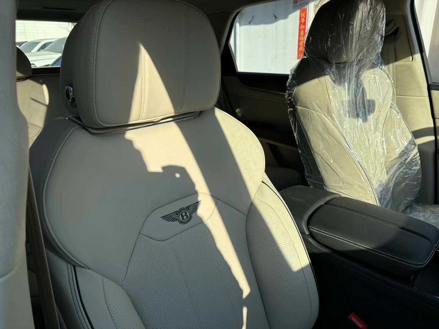 天津华夏安邦豪车添越热销中 店内让利达41.2万元