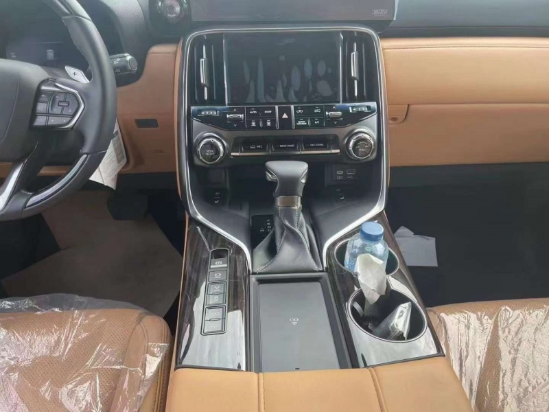 成都雷克萨斯LX中东版优惠39万 欢迎前来试驾