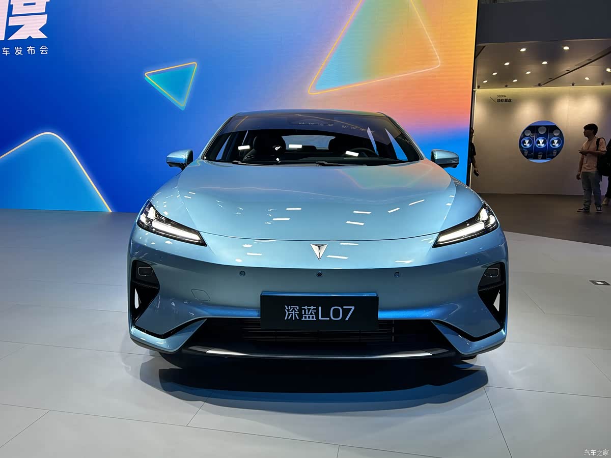 成都深蓝L07降2.00万 最低仅售13.09万