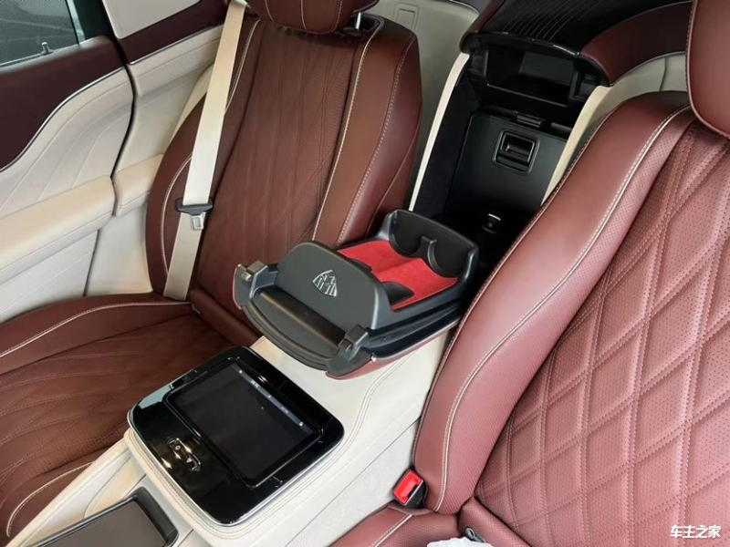 成都奔驰迈巴赫GLS级美版团购价格258万起 欢迎试乘试驾