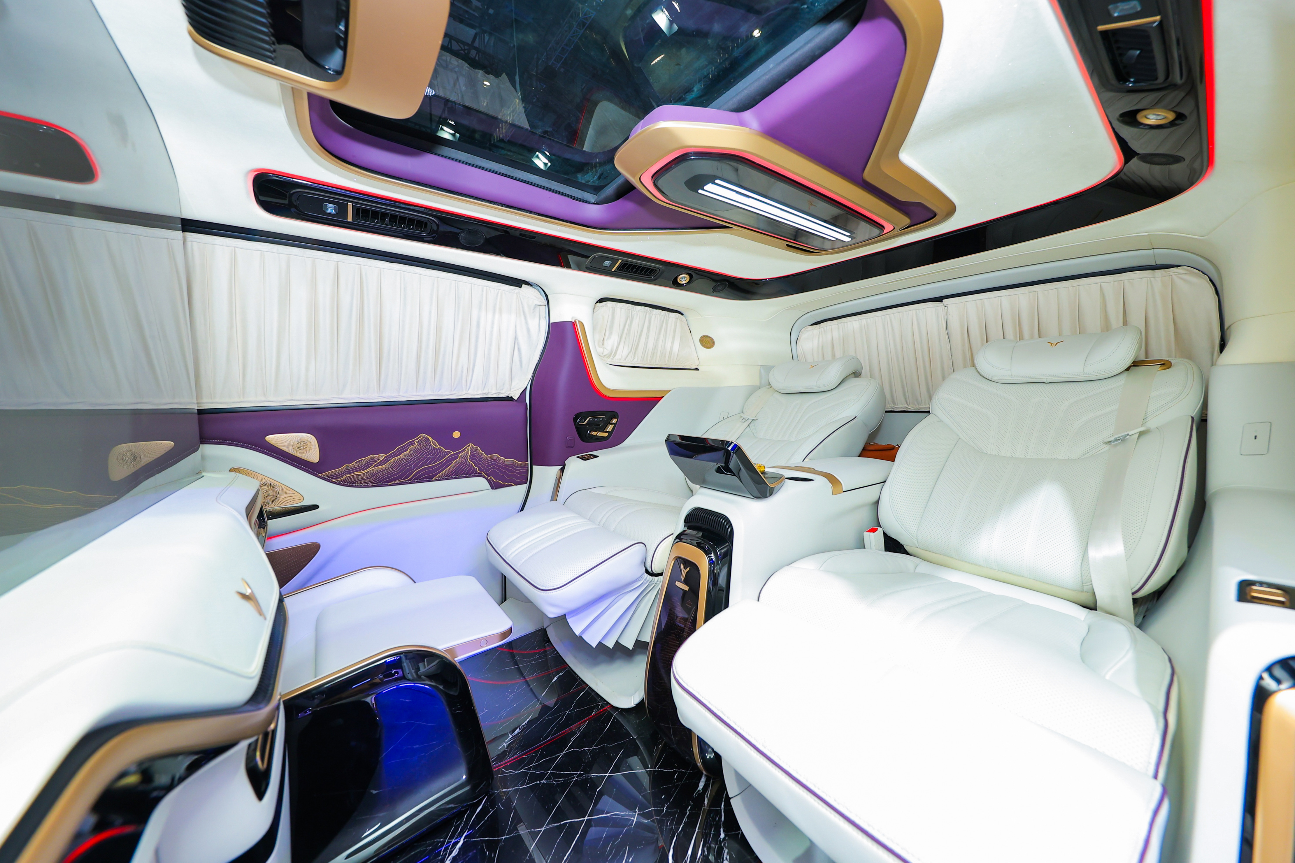 岚图泰山内饰官图发布 首搭鸿蒙座舱语音大模型