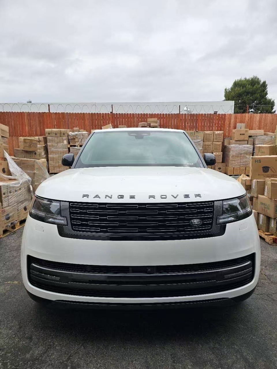 2023揽胜行政中东版降价30万 仅105万可入手