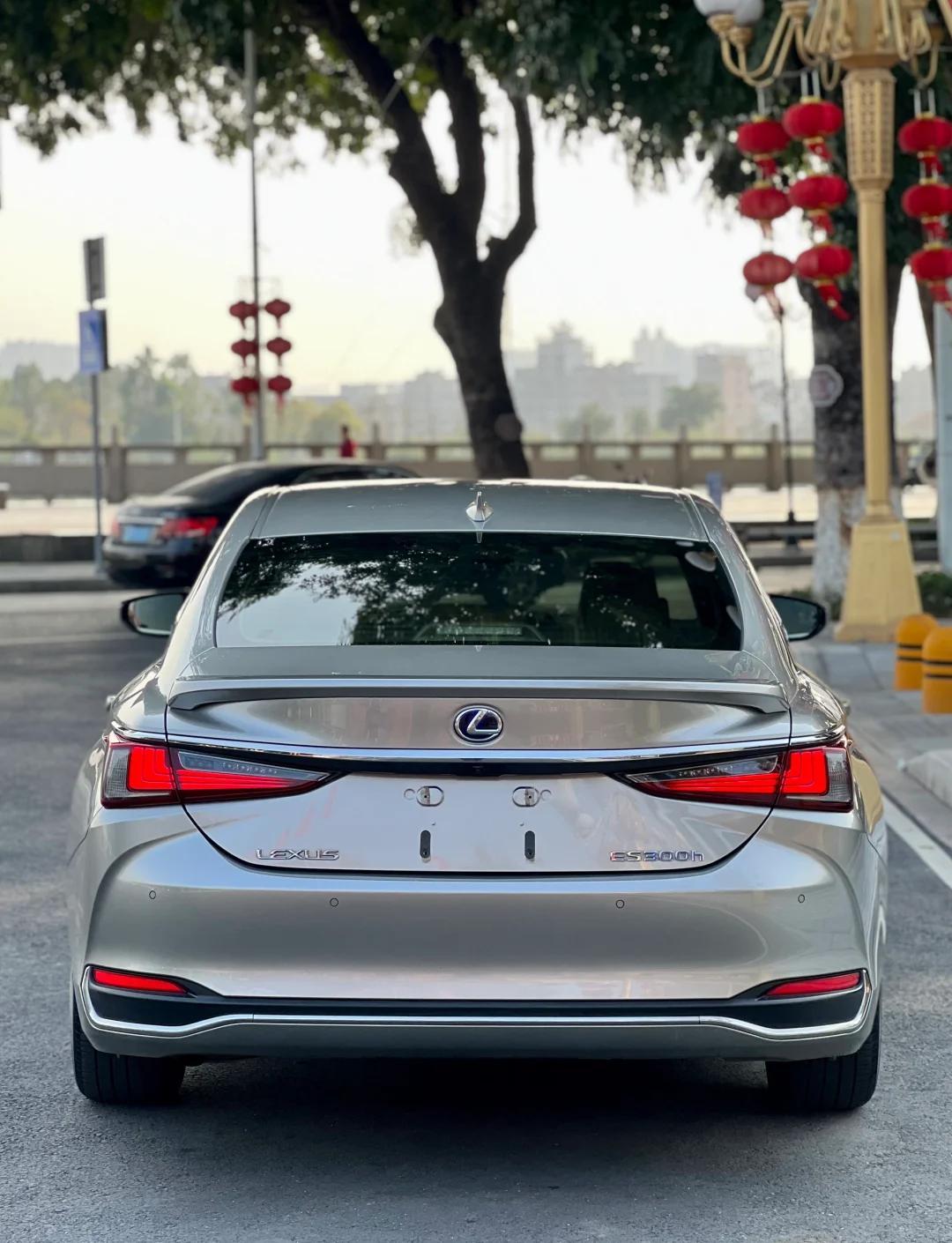 成都雷克萨斯GX加版平价销售100万起 欢迎到店试驾