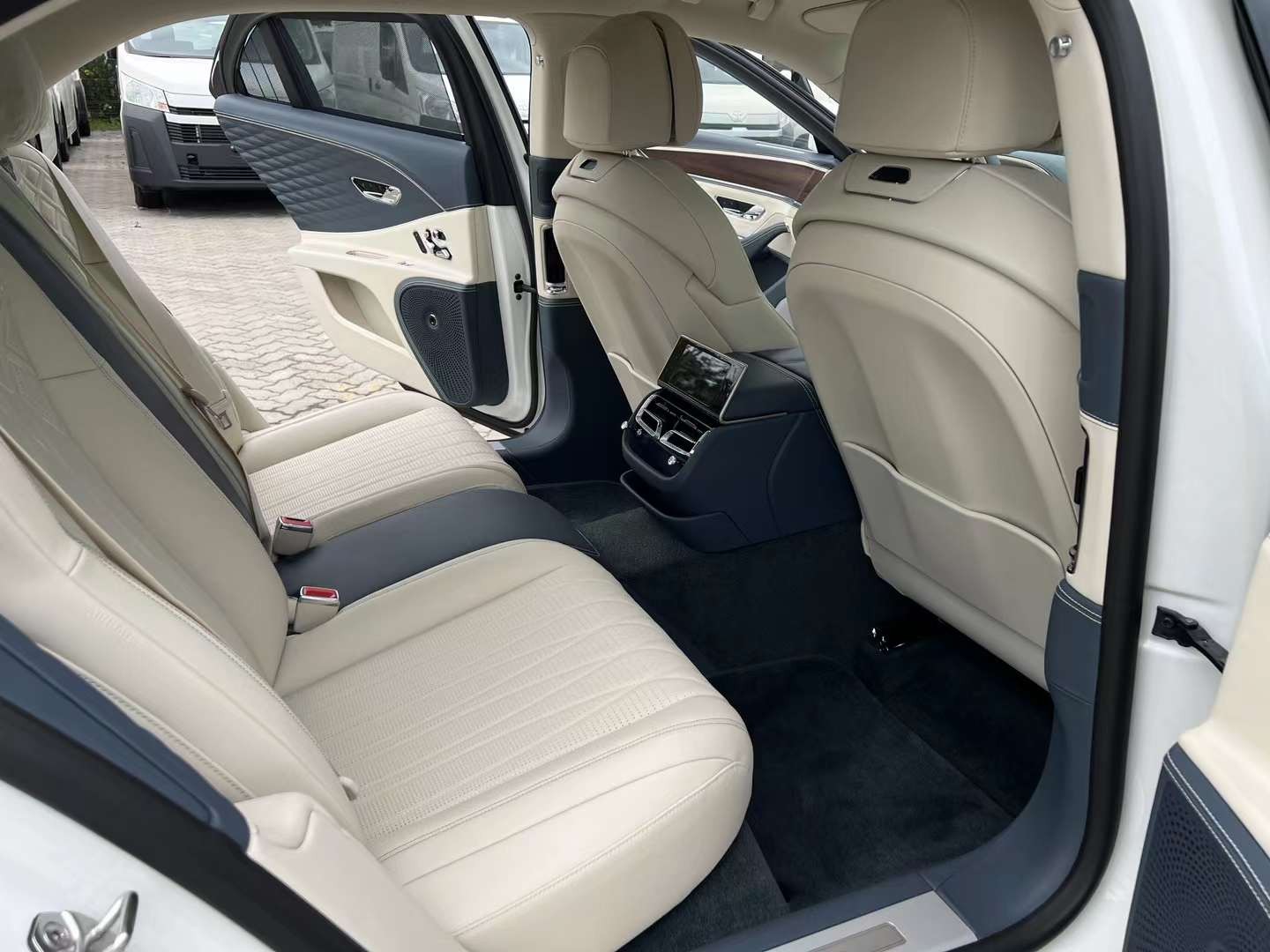 2024飞驰欧版团购价格238万起 欢迎到店试驾