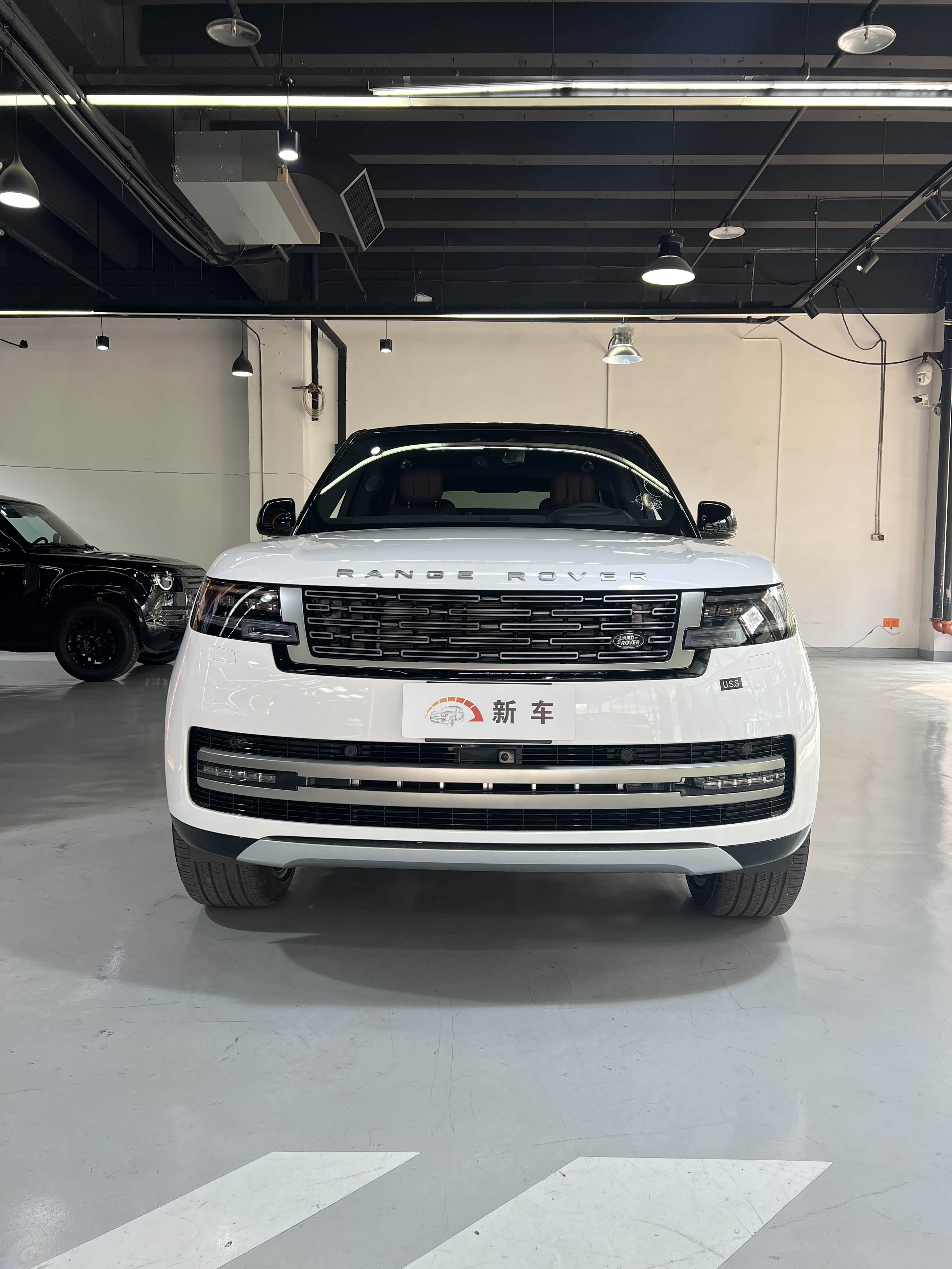 成都路虎揽胜售价141万起 欢迎到店试驾