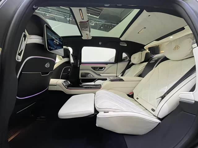 2022款迈巴赫S580现车独家包四座430万 现车售全国