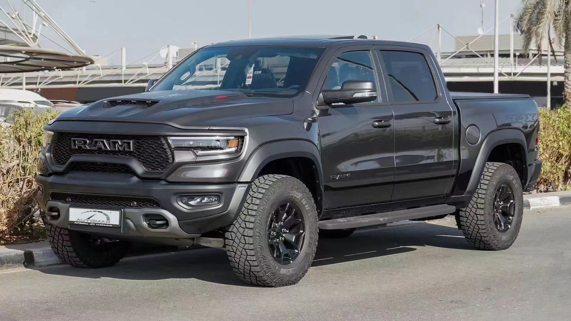 道奇公羊霸王龙TRX 展厅现车优惠秒杀