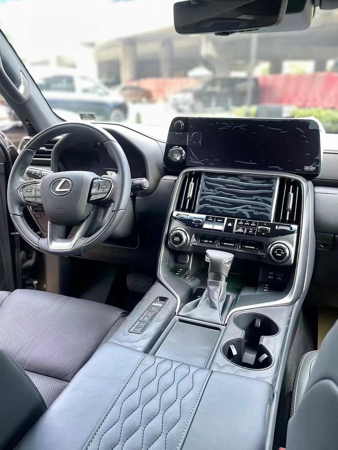 雷克萨斯LX600中东版四座最新优惠价格 可分期