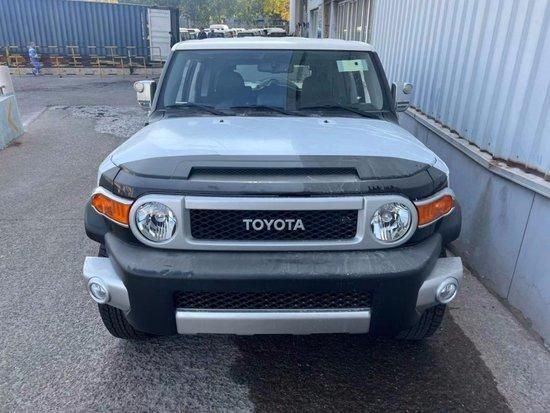 2023款丰田FJ酷路泽中东版现车59万起售