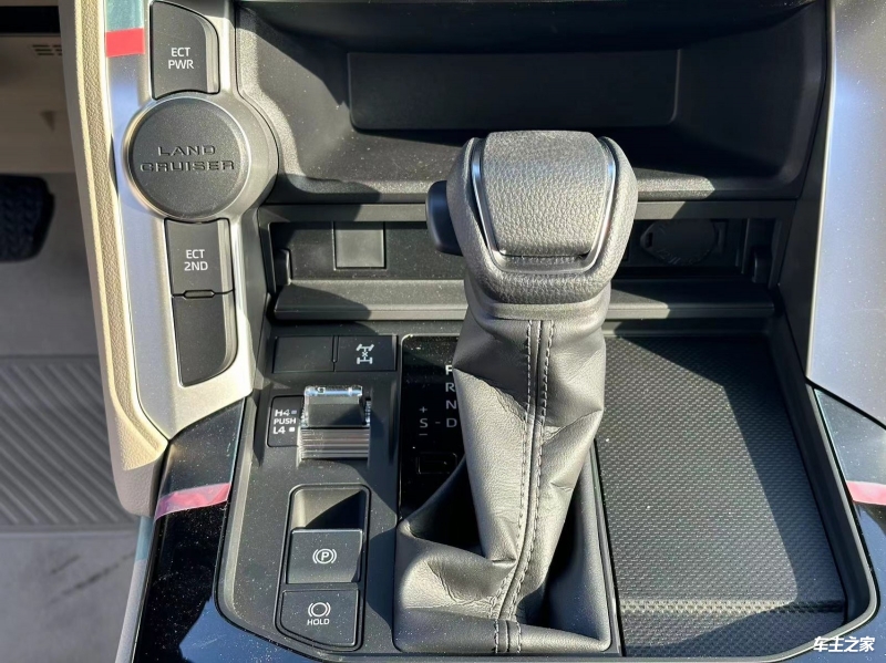 2023款丰田FJ酷路泽中东版现车59万起售